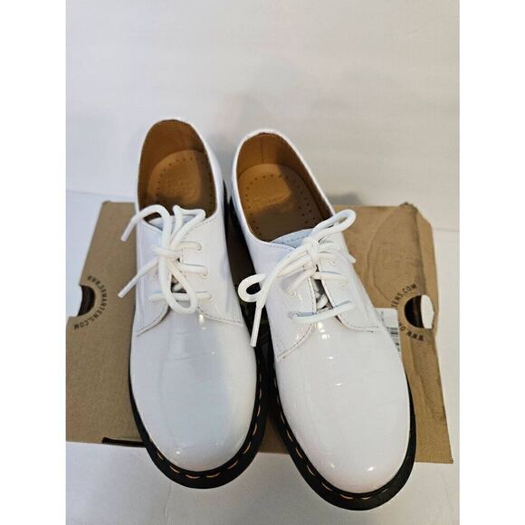 Dr. Martens 1461 white patent croc embossed shoes. Size 7. - Picture 3 of 7